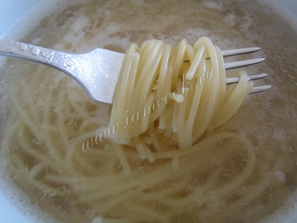 Отварные спагетти с растительным маслом