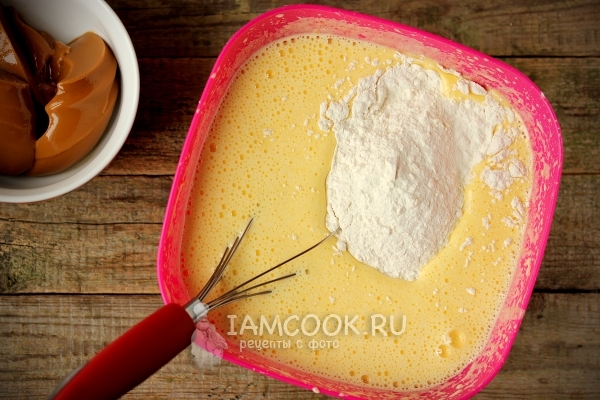 Добавить муку