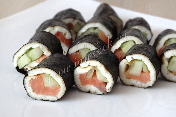 Роллы с яичным блинчиком