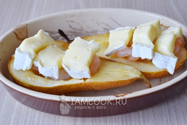 На креветки положить сыр