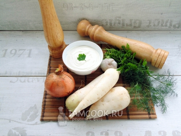 Ингредиенты для салата из дайкона со сметаной