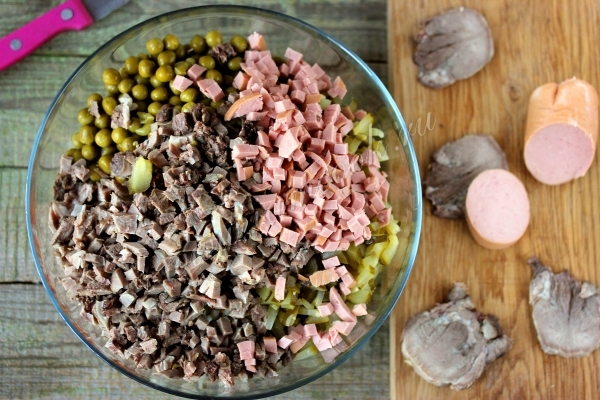 Добавить колбасу и язык