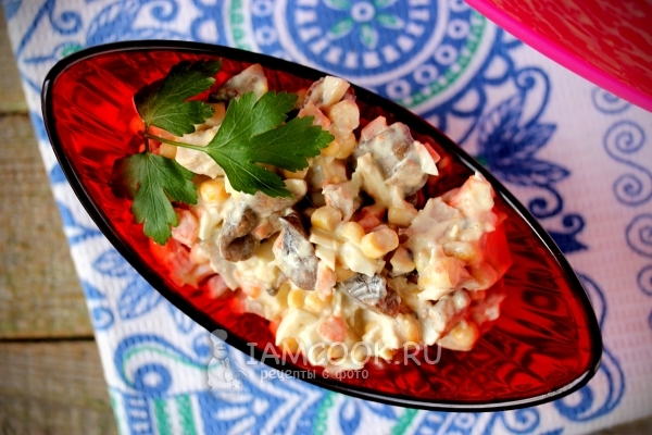 Рецепт салата «Каприз» с курицей и грибами