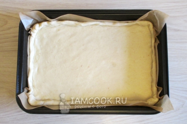 Уложить тесто в форму