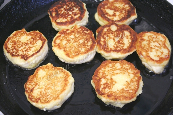 Жарим апельсиновые сырники