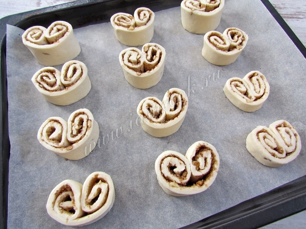 Выпекать печенье Ушки в духовке