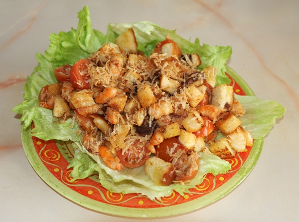 Салат с королевскими креветками