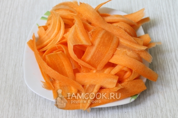 Натереть морковь