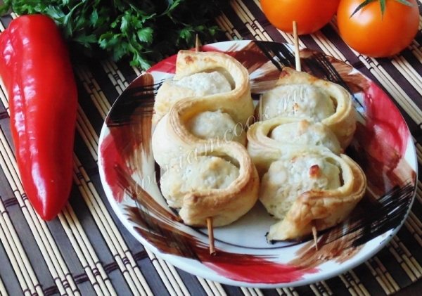 Рецепт тефтелей со слоеным тестом на шпажках