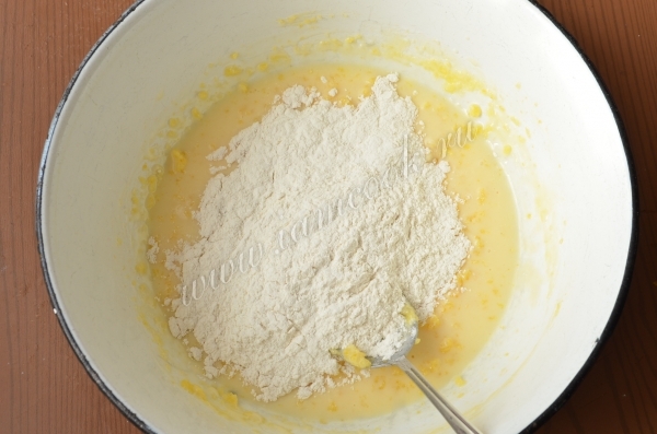 Мука с жидкими ингредиентами
