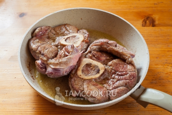 Обжарить мясо