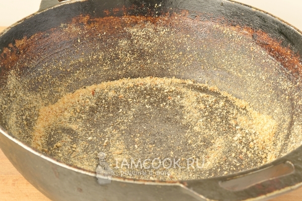 Форма в сухарях