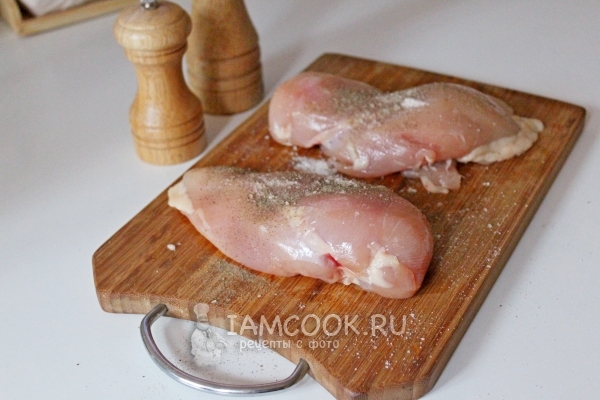 Подготовить куриные грудки