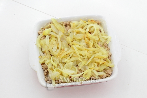 Выложить слой лука