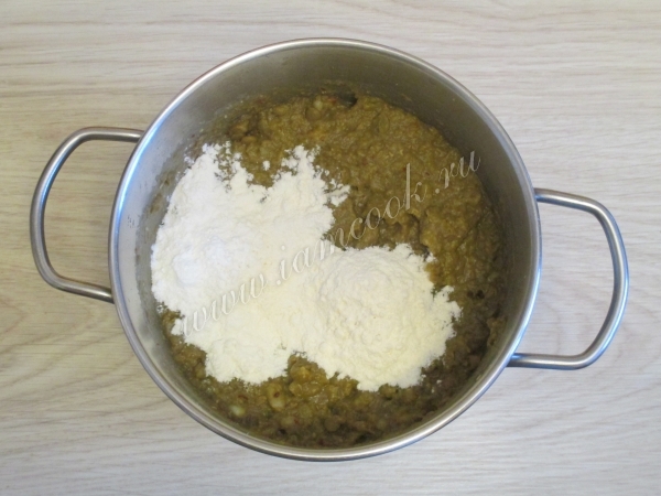 Добавить муку