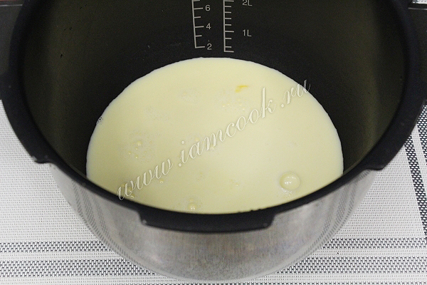 готовим омлет для ребенка в мультиварке