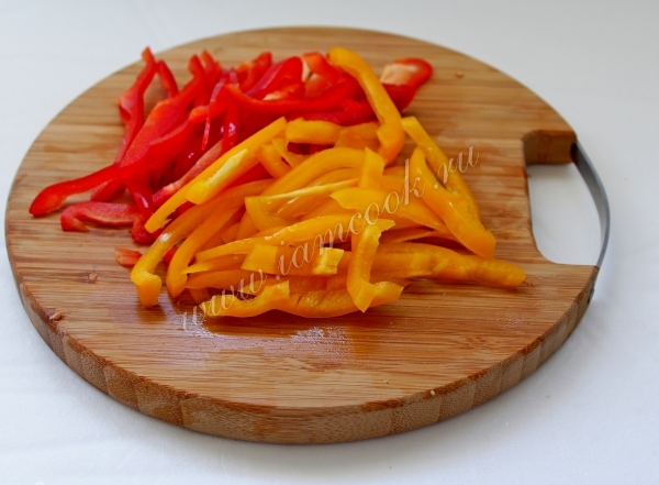 Сладкий перец порезанный