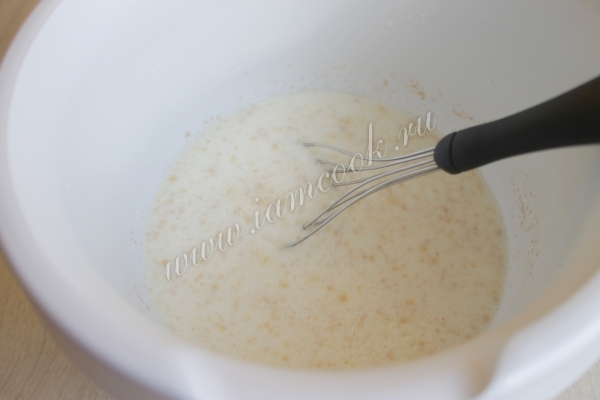 Соединить молоко с сухими ингредиентами