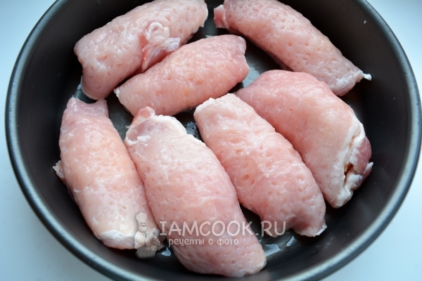Рулетики из свинины в форме
