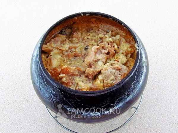 Готовое жаркое по-купечески в горшочках