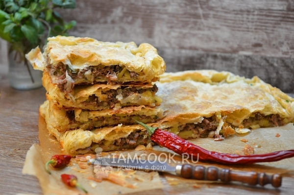 Слоеный пирог с фаршем
