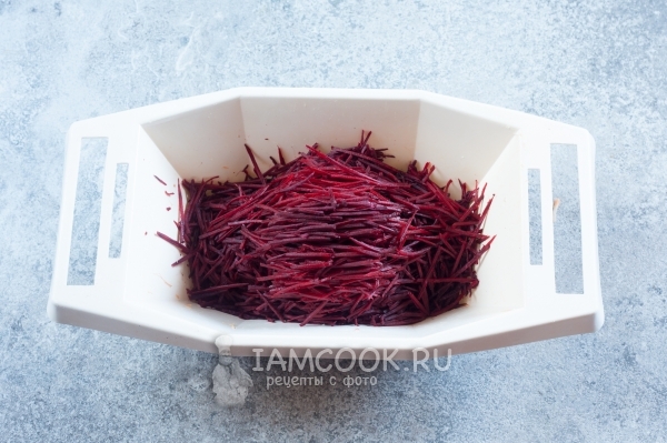 Потереть свеклу