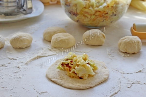 Капуста на тесте