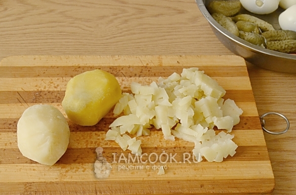 Нарезать картофель