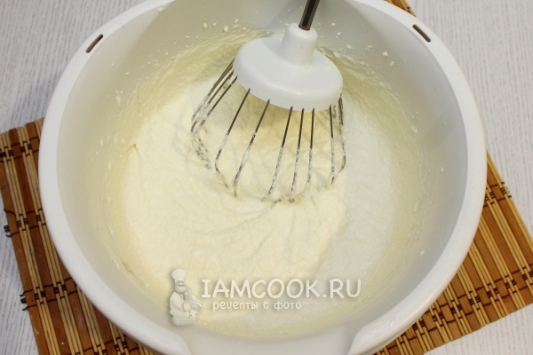 Взбить творог со сливками и желатином