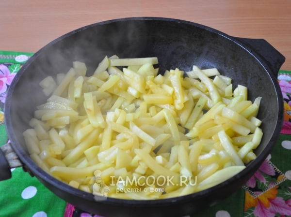 Обжарить кабачок