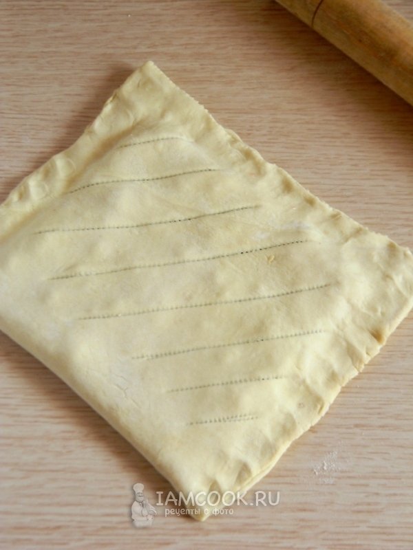 Сложить тесто пополам