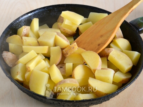 Обжарить картофель