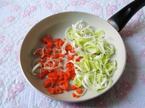 Обжарка моркови с луком