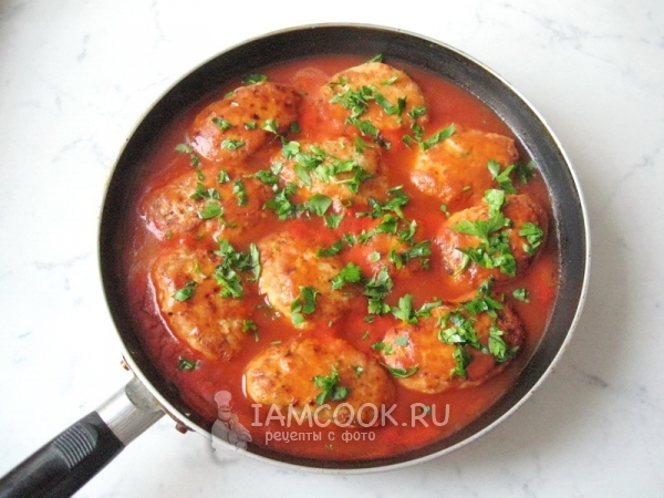 Рецепт котлет с рисом и чесноком в томатном соусе