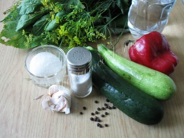 Ингредиенты для консервирования кабачков