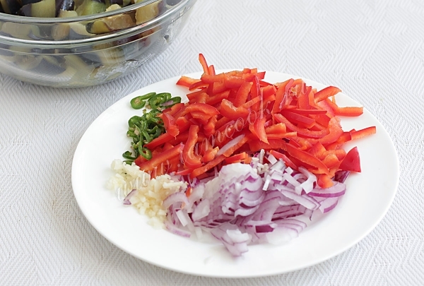 Перец, лук, чеснок и зелень