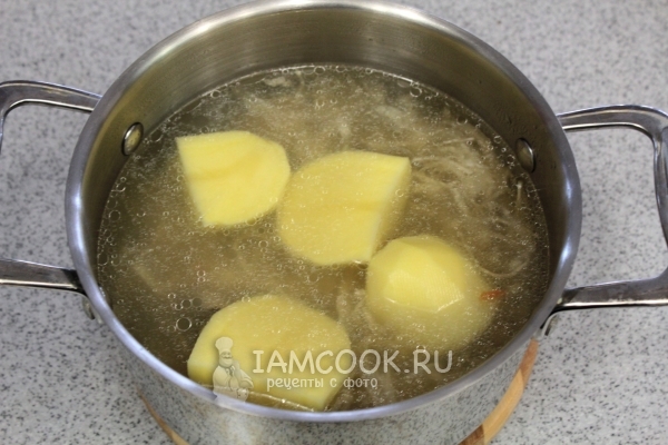 Положить картофель