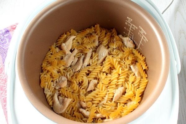 Макароны с курицей