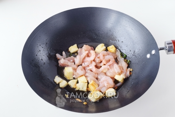 Обжарить сыр с мясом