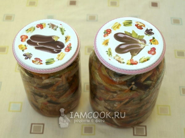 Уложить овощи по банкам