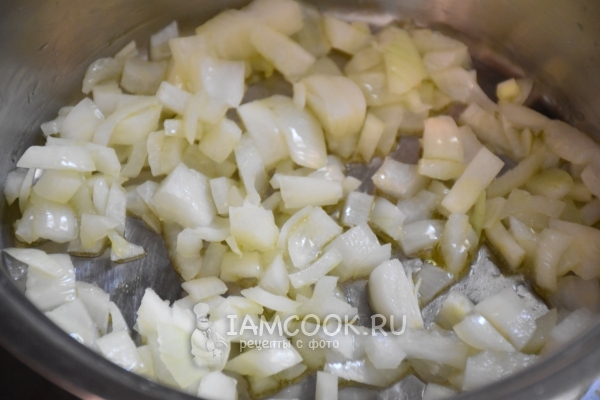 Обжарить лук