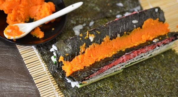 Выложить морковь