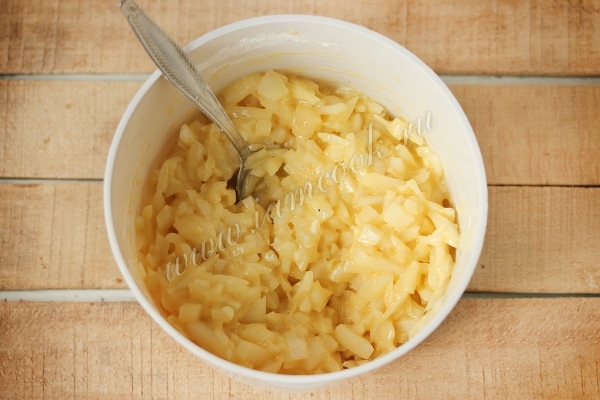 Перемешать тесто для оладьев