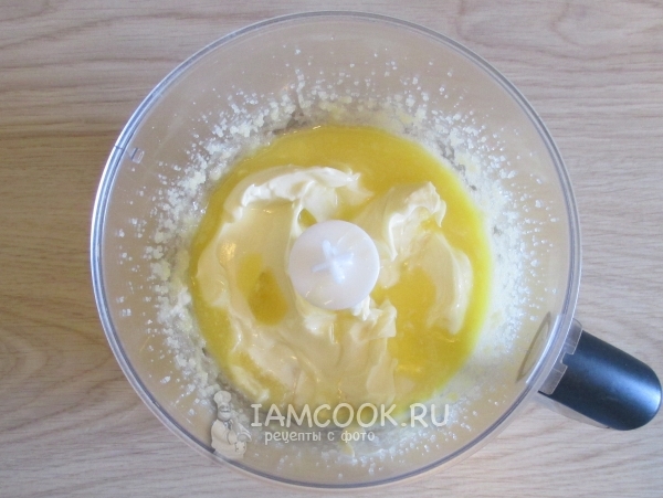 Положить масло