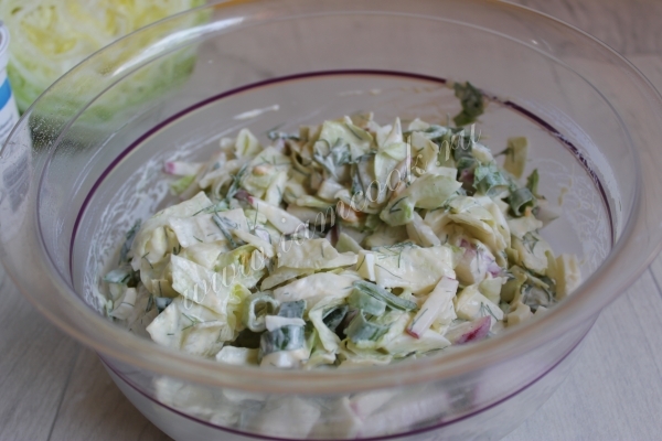 салат из салата айсберг и яйца