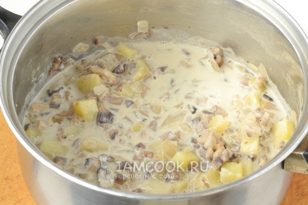 Тушение грибов с луком и картофелем