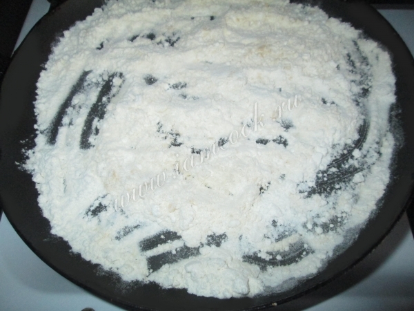 Поджарить муку