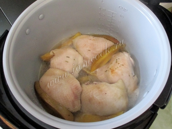 Тушение манго и курицы в мультиварке