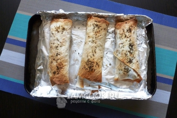 Готовые сосиски в лаваше с сыром и огурчиком