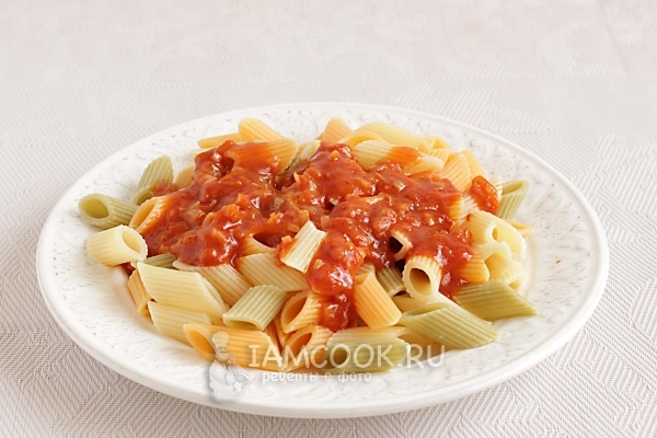 Готовые макароны с томатной пастой